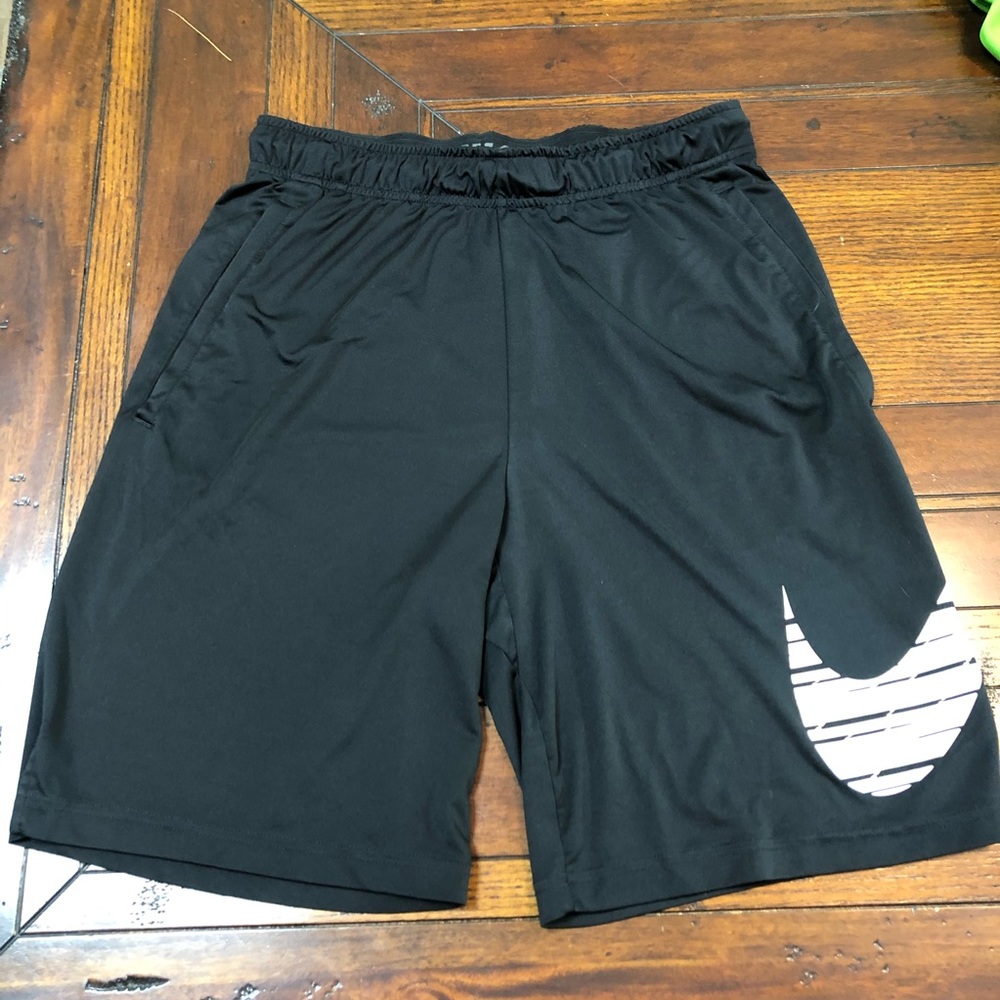 Nike Basketball Shorts Men’s Size Medium